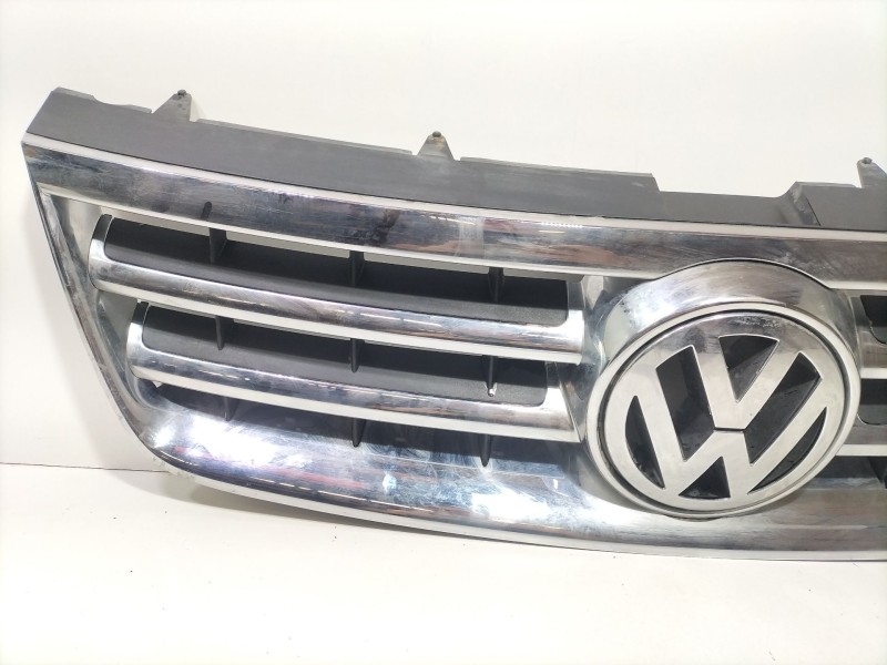 Recambio de rejilla delantera para volkswagen touareg (7la, 7l6, 7l7) 5.0 v10 tdi referencia OEM IAM 7L6853651  