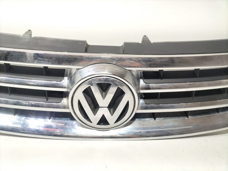 Recambio de rejilla delantera para volkswagen touareg (7la, 7l6, 7l7) 5.0 v10 tdi referencia OEM IAM 7L6853651  
