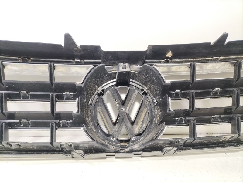Recambio de rejilla delantera para volkswagen touareg (7la, 7l6, 7l7) 5.0 v10 tdi referencia OEM IAM 7L6853651  