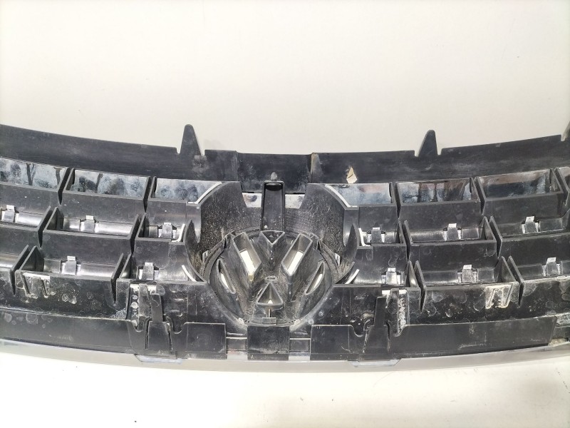 Recambio de rejilla delantera para volkswagen touareg (7la, 7l6, 7l7) 5.0 v10 tdi referencia OEM IAM 7L6853651  