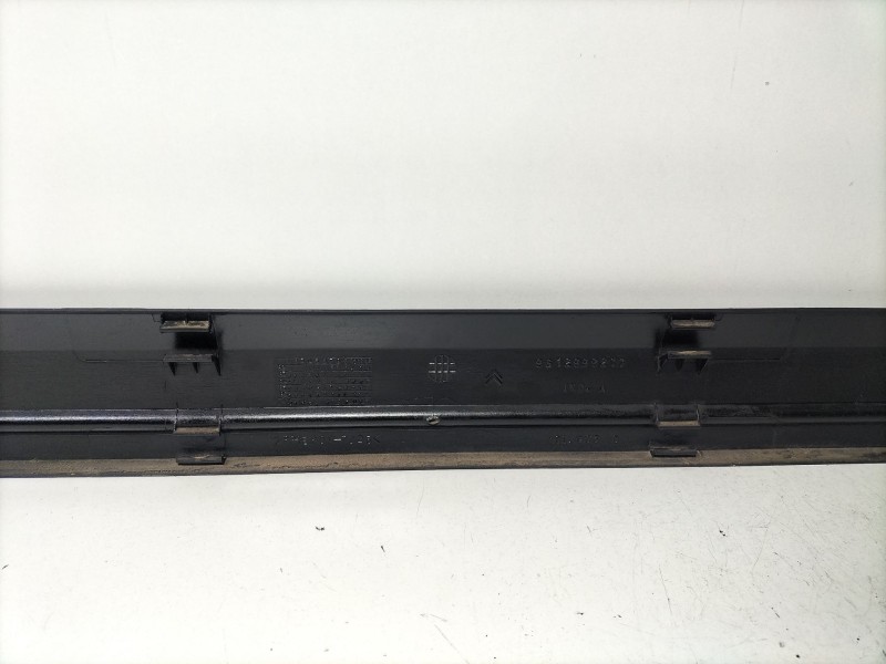Recambio de moldura puerta delantera derecha para citroën c15 furgoneta/monovolumen (vd_) 1.8 d referencia OEM IAM 9612999277  