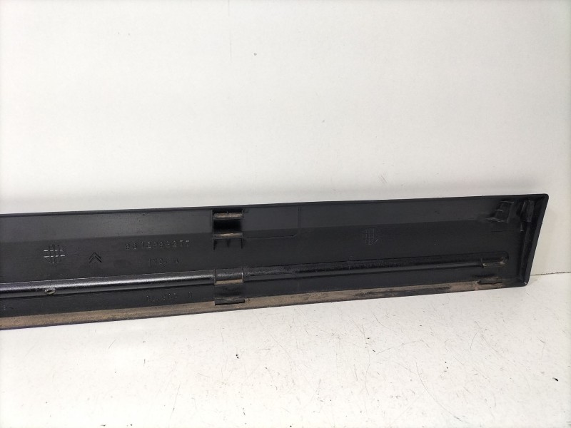 Recambio de moldura puerta delantera derecha para citroën c15 furgoneta/monovolumen (vd_) 1.8 d referencia OEM IAM 9612999277  