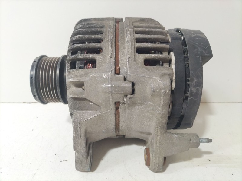 Recambio de alternador para volkswagen polo (6n2) 1.4 tdi referencia OEM IAM 038903023L  