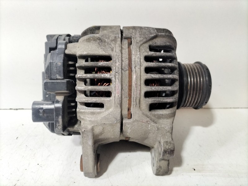 Recambio de alternador para volkswagen polo (6n2) 1.4 tdi referencia OEM IAM 038903023L  