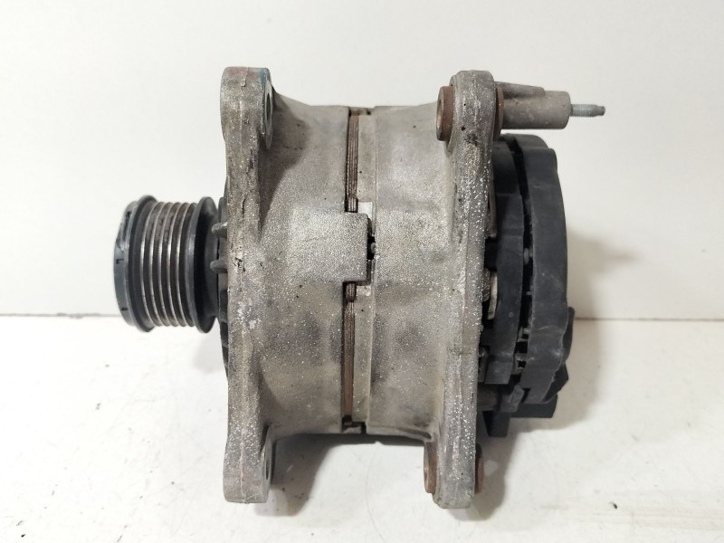 Recambio de alternador para volkswagen polo (6n2) 1.4 tdi referencia OEM IAM 038903023L  