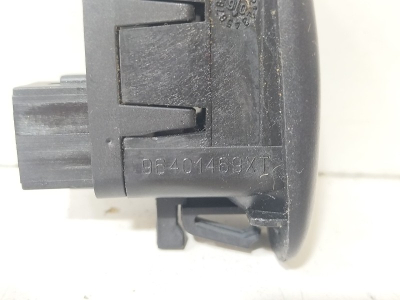 Recambio de mando elevalunas delantero izquierdo para citroën c3 i (fc_, fn_) 1.1 i referencia OEM IAM 96401469XT  