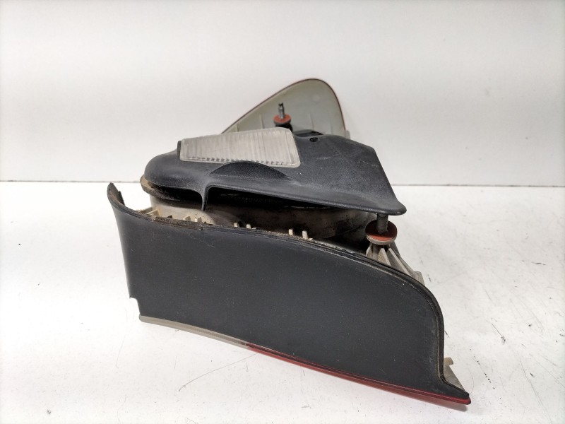 Recambio de piloto trasero izquierdo para bmw serie 3 coupe (e46) 318 ci referencia OEM IAM 63218383825  