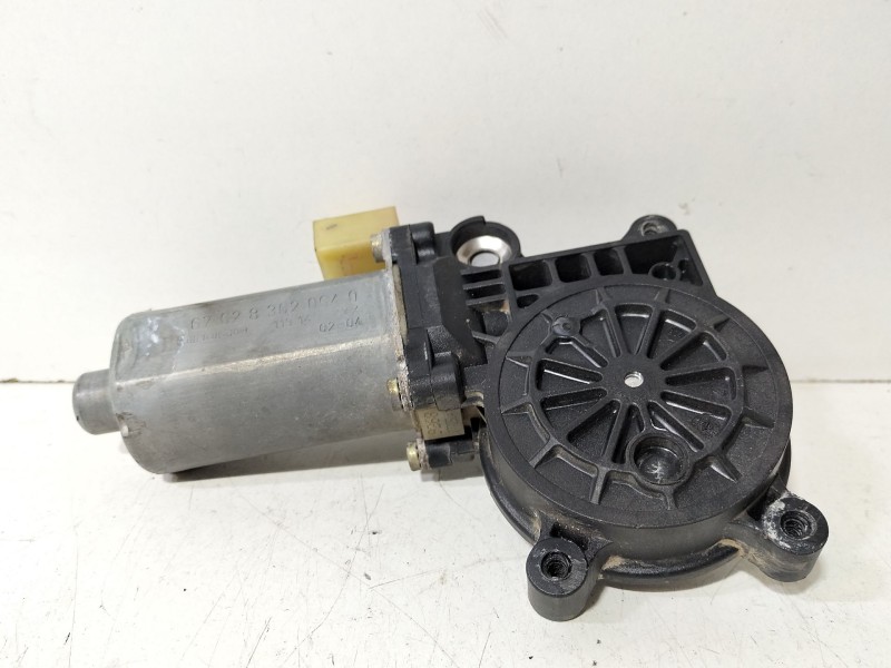 Recambio de motor elevalunas delantero izquierdo para bmw serie 3 coupe (e46) 318 ci referencia OEM IAM 83620640  