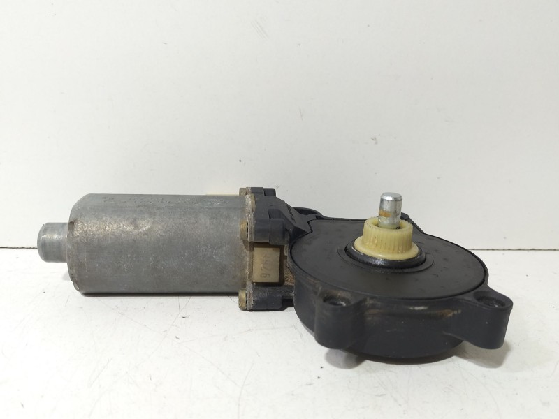 Recambio de motor elevalunas delantero derecho para bmw serie 3 coupe (e46) 318 ci referencia OEM IAM 83620630  