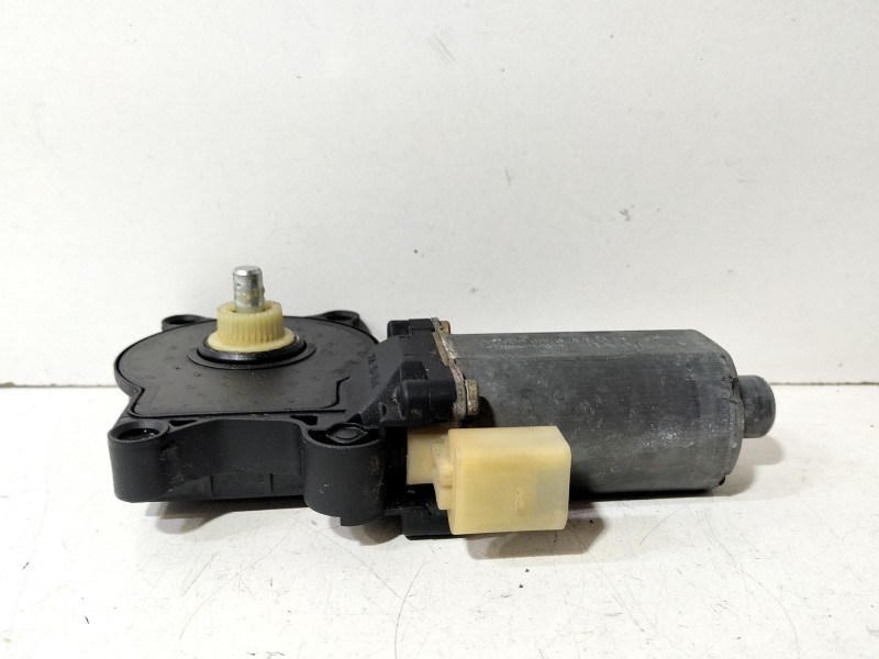 Recambio de motor elevalunas delantero derecho para bmw serie 3 coupe (e46) 318 ci referencia OEM IAM 83620630  
