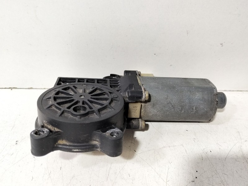 Recambio de motor elevalunas delantero derecho para bmw serie 3 coupe (e46) 318 ci referencia OEM IAM 83620630  