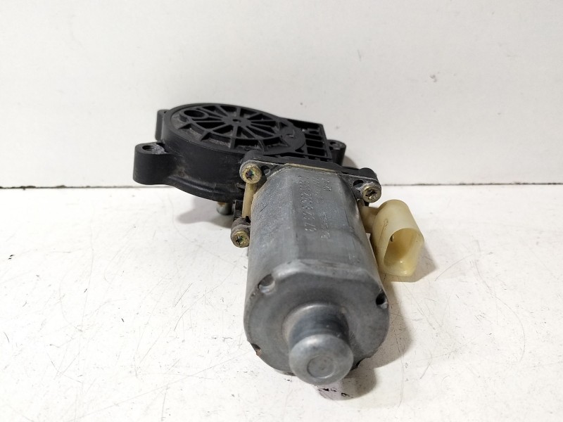 Recambio de motor elevalunas delantero derecho para bmw serie 3 coupe (e46) 318 ci referencia OEM IAM 83620630  