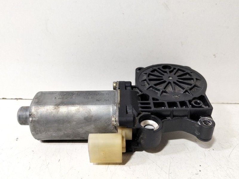 Recambio de motor elevalunas delantero derecho para bmw serie 3 coupe (e46) 318 ci referencia OEM IAM 83620630  