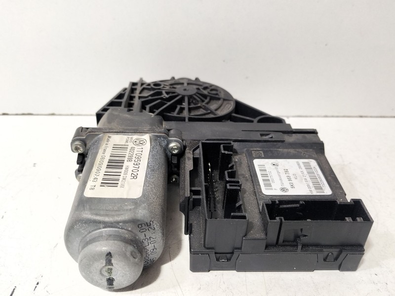 Recambio de motor elevalunas delantero derecho para skoda octavia ii (1z3) 1.9 tdi referencia OEM IAM 1T0959702R  
