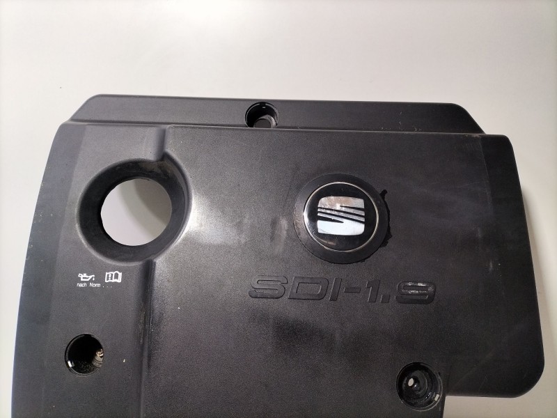 Recambio de tapa motor para seat ibiza ii (6k1) 1.9 sdi referencia OEM IAM 03G103925L  