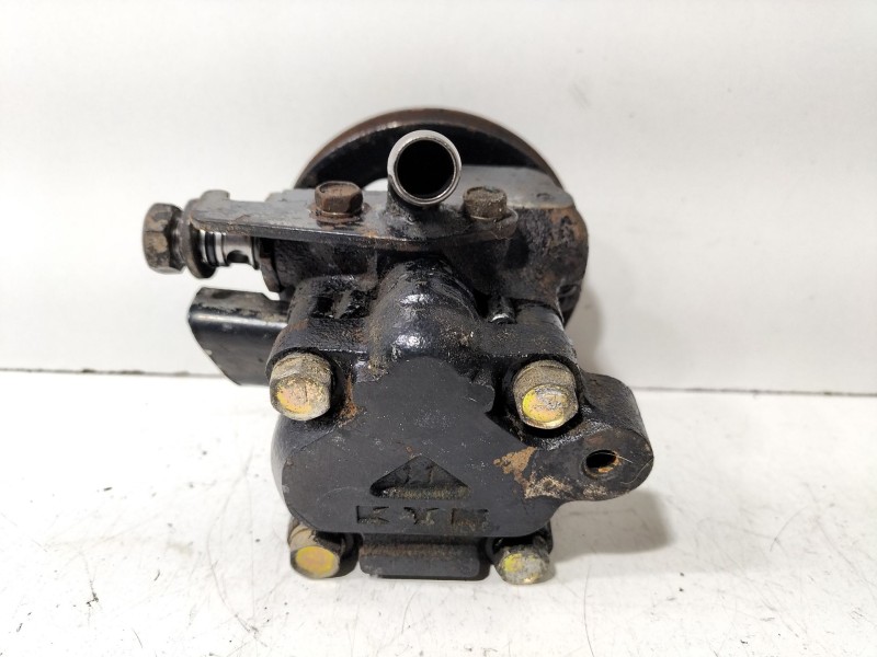 Recambio de bomba direccion para mitsubishi montero (l040) 2300 td (2-ptas.) referencia OEM IAM Mitsubishi Montero L040  