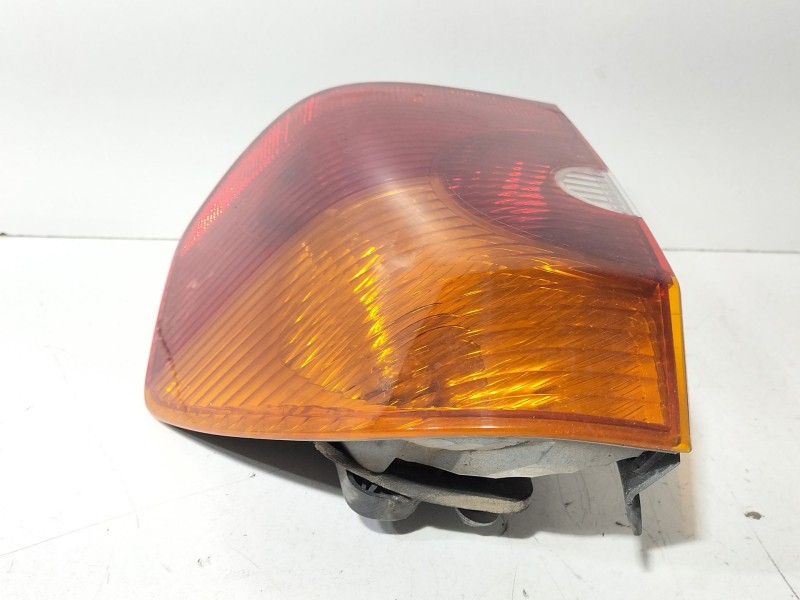 Recambio de piloto trasero derecho para bmw x3 (e83) 3.0 d referencia OEM IAM 63216990168  