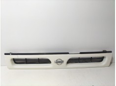 Recambio de rejilla paragolpes central para nissan terrano ii (r20) 2.7 td 4wd referencia OEM IAM Nissan Terrano II  
