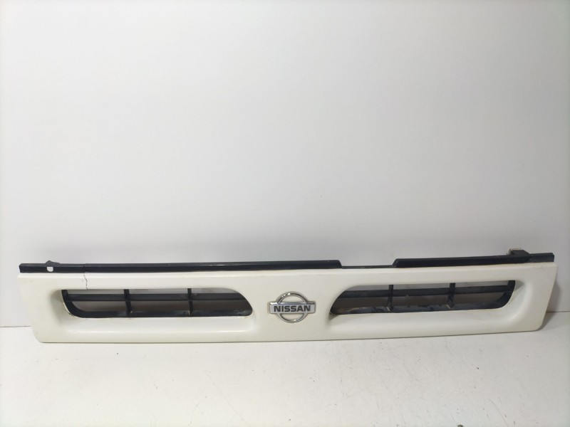 Recambio de rejilla paragolpes central para nissan terrano ii (r20) 2.7 td 4wd referencia OEM IAM Nissan Terrano II  