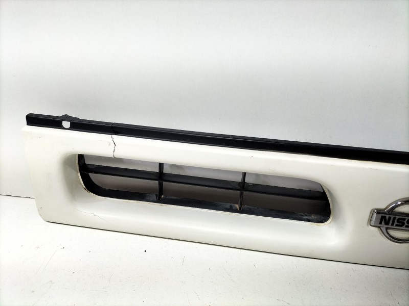 Recambio de rejilla paragolpes central para nissan terrano ii (r20) 2.7 td 4wd referencia OEM IAM Nissan Terrano II  