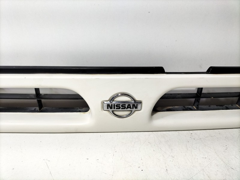 Recambio de rejilla paragolpes central para nissan terrano ii (r20) 2.7 td 4wd referencia OEM IAM Nissan Terrano II  