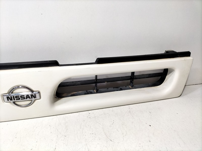 Recambio de rejilla paragolpes central para nissan terrano ii (r20) 2.7 td 4wd referencia OEM IAM Nissan Terrano II  