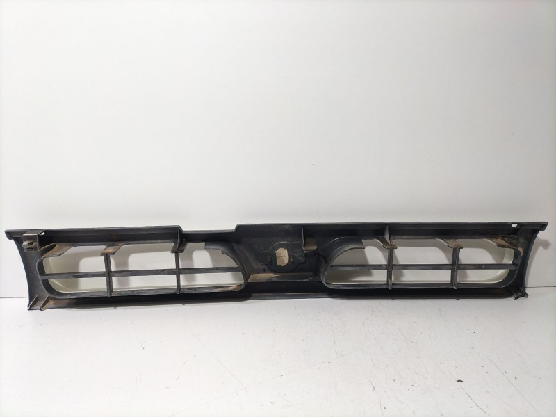 Recambio de rejilla paragolpes central para nissan terrano ii (r20) 2.7 td 4wd referencia OEM IAM Nissan Terrano II  