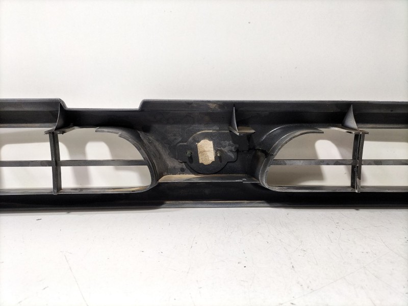 Recambio de rejilla paragolpes central para nissan terrano ii (r20) 2.7 td 4wd referencia OEM IAM Nissan Terrano II  