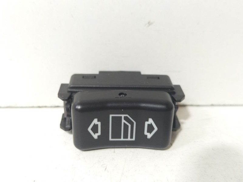 Recambio de mando elevalunas delantero derecho para suzuki grand vitara 3 puertas sq (gt) 2.0 16v cat referencia OEM IAM Suzuki 