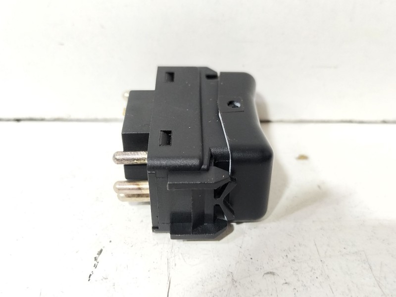Recambio de mando elevalunas delantero derecho para suzuki grand vitara 3 puertas sq (gt) 2.0 16v cat referencia OEM IAM Suzuki 