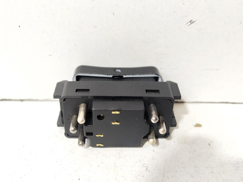 Recambio de mando elevalunas delantero derecho para suzuki grand vitara 3 puertas sq (gt) 2.0 16v cat referencia OEM IAM Suzuki 