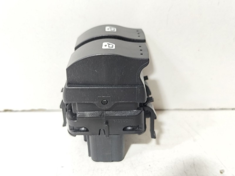 Recambio de mando elevalunas delantero izquierdo para renault clio ii (bb_, cb_) 1.5 dci (b/cb07) referencia OEM IAM Renault Cli