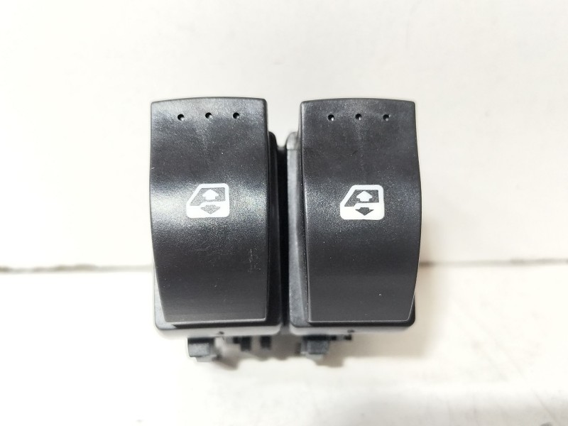 Recambio de mando elevalunas delantero izquierdo para renault clio ii (bb_, cb_) 1.5 dci (b/cb07) referencia OEM IAM Renault Cli