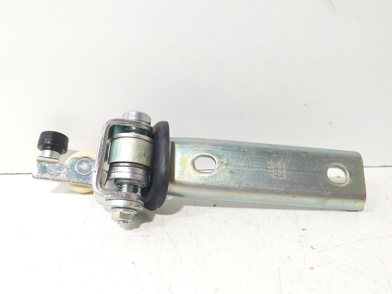Recambio de soporte / guia puerta corredera para iveco daily v autobús 50c15 referencia OEM IAM Iveco Daily V  