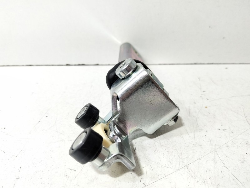 Recambio de soporte / guia puerta corredera para iveco daily v autobús 50c15 referencia OEM IAM Iveco Daily V  