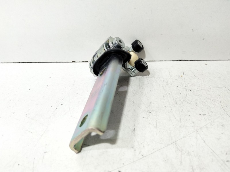 Recambio de soporte / guia puerta corredera para iveco daily v autobús 50c15 referencia OEM IAM Iveco Daily V  