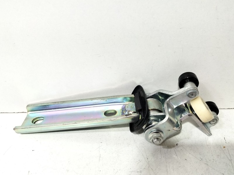 Recambio de soporte / guia puerta corredera para iveco daily v autobús 50c15 referencia OEM IAM Iveco Daily V  
