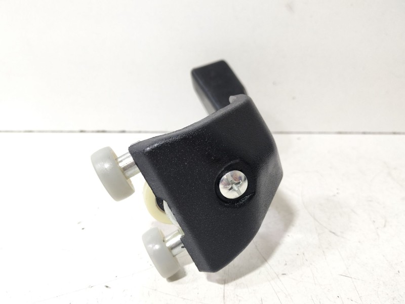 Recambio de soporte / guia puerta corredera para iveco daily v caja/chasis 55s17w 4x4 referencia OEM IAM FT95368  