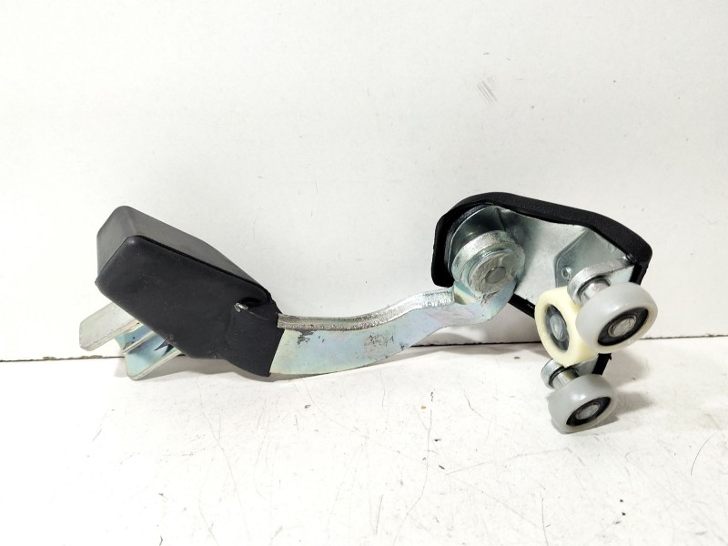 Recambio de soporte / guia puerta corredera para iveco daily v caja/chasis 55s17w 4x4 referencia OEM IAM FT95368  