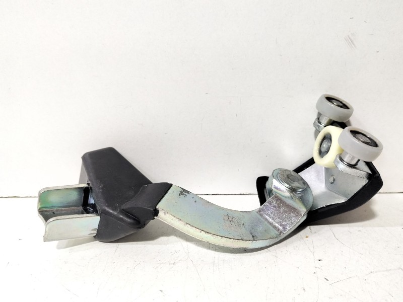 Recambio de soporte / guia puerta corredera para iveco daily v caja/chasis 55s17w 4x4 referencia OEM IAM FT95368  