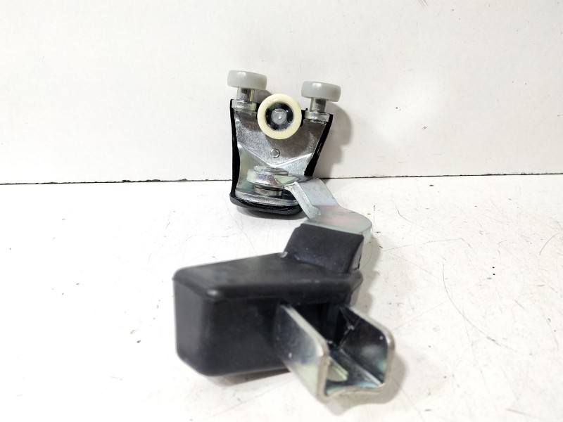 Recambio de soporte / guia puerta corredera para iveco daily v caja/chasis 55s17w 4x4 referencia OEM IAM FT95368  