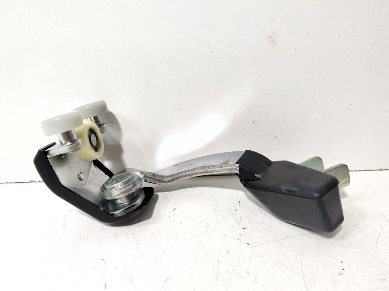 Recambio de soporte / guia puerta corredera para iveco daily v caja/chasis 55s17w 4x4 referencia OEM IAM FT95368  