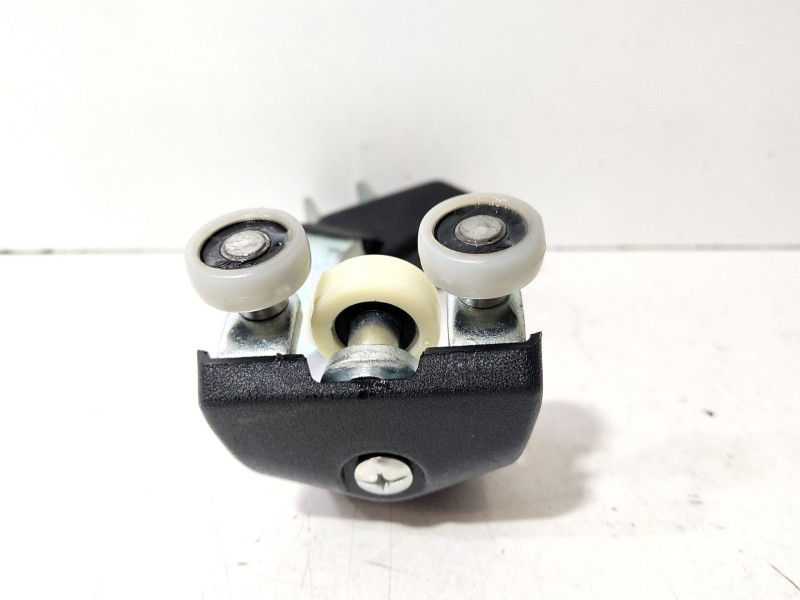 Recambio de soporte / guia puerta corredera para iveco daily v caja/chasis 55s17w 4x4 referencia OEM IAM FT95368  