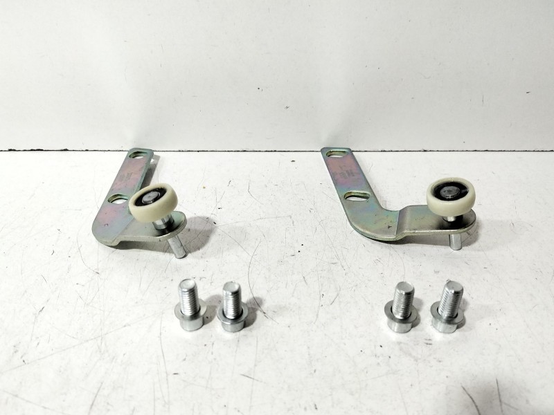 Recambio de soporte / guia puerta corredera para iveco daily v caja/chasis 55s17w 4x4 referencia OEM IAM FT95435  