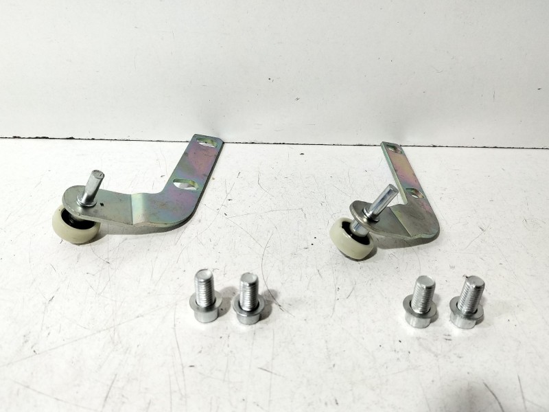 Recambio de soporte / guia puerta corredera para iveco daily v caja/chasis 55s17w 4x4 referencia OEM IAM FT95435  