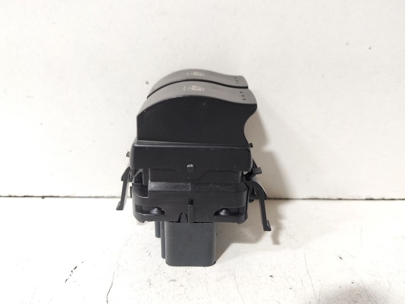 Recambio de mando elevalunas delantero izquierdo para renault trafic caja cerrada (ab 4.01) 1.9 diesel referencia OEM IAM Renaul