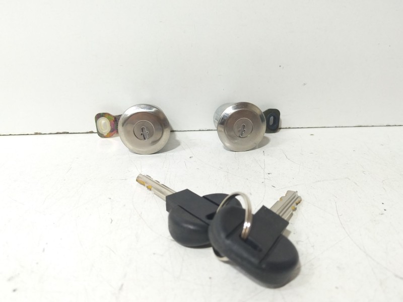 Recambio de bombin puerta delantera derecha para citroën berlingo 2.0 hdi 800 furg. referencia OEM IAM Citroën Berlingo  