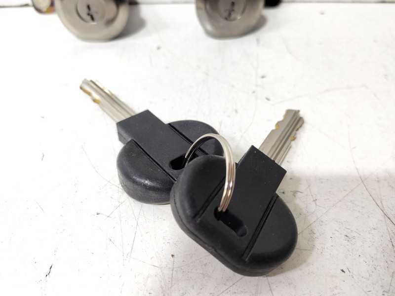Recambio de bombin puerta delantera derecha para citroën berlingo 2.0 hdi 800 furg. referencia OEM IAM Citroën Berlingo  