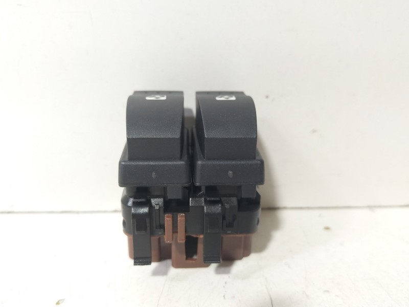 Recambio de mando elevalunas delantero izquierdo para renault scenic ii 1.9 dci diesel referencia OEM IAM Renault Scenic  