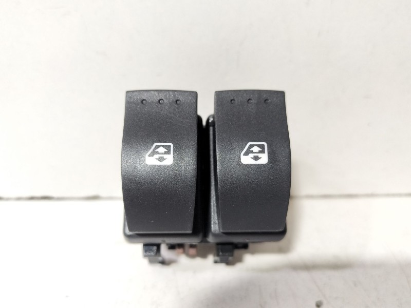 Recambio de mando elevalunas delantero izquierdo para renault scenic ii 1.9 dci diesel referencia OEM IAM Renault Scenic  